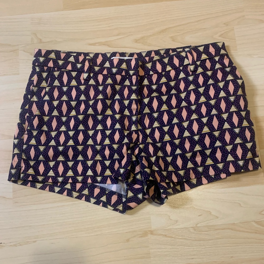H&M mid-rise cute shorts in fun print size 6